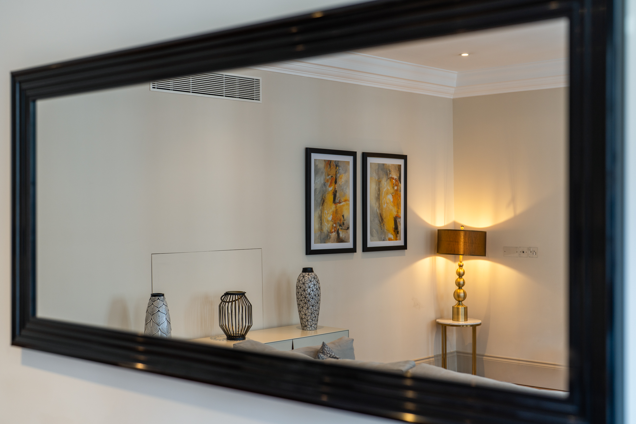 Modern Mayfair Apartment near Hyde Park view 2