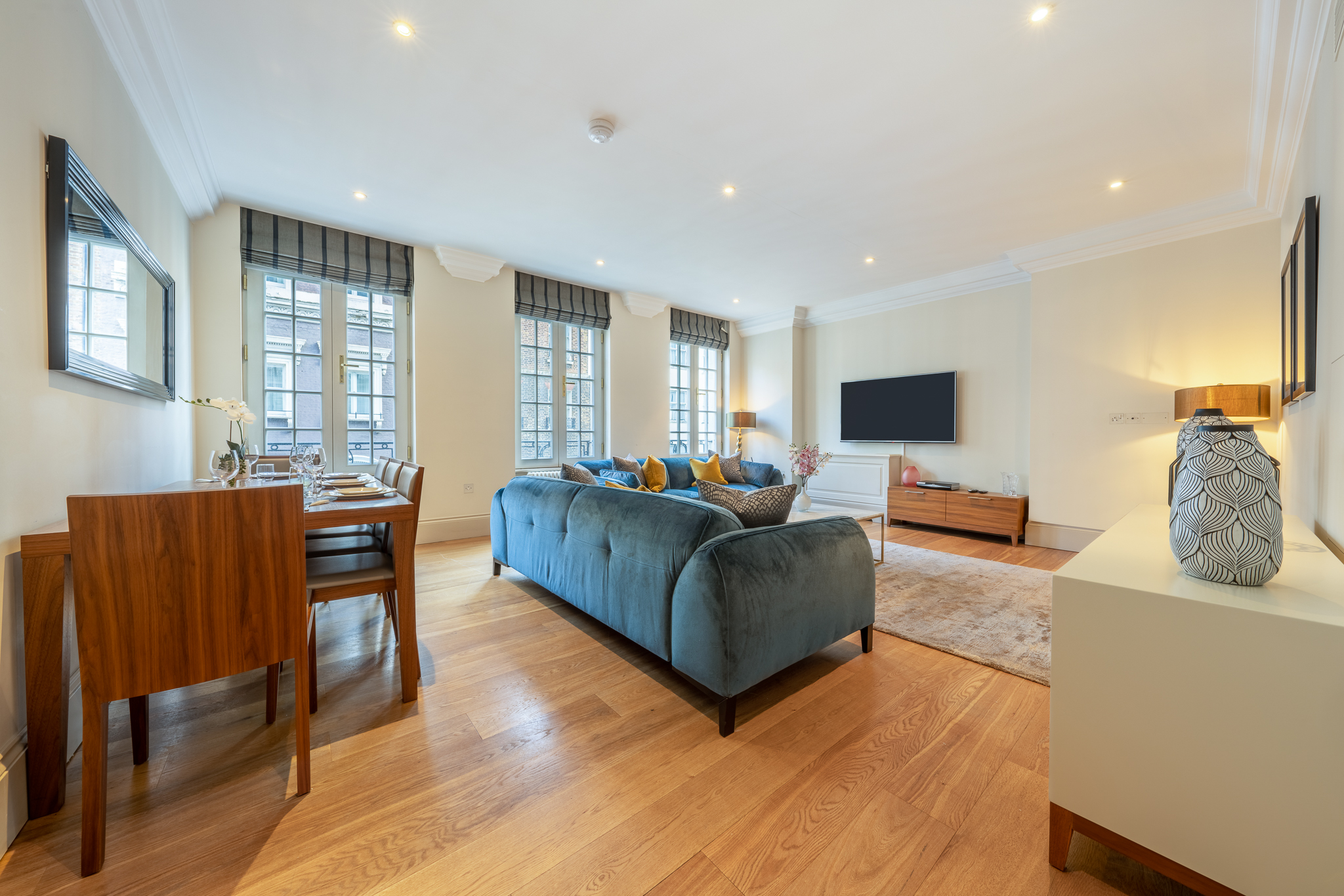 Modern Mayfair Apartment near Hyde Park view 3