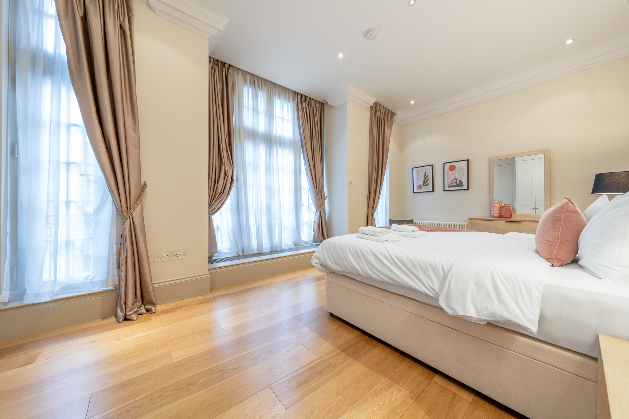 Luxury Mayfair Town House view 3