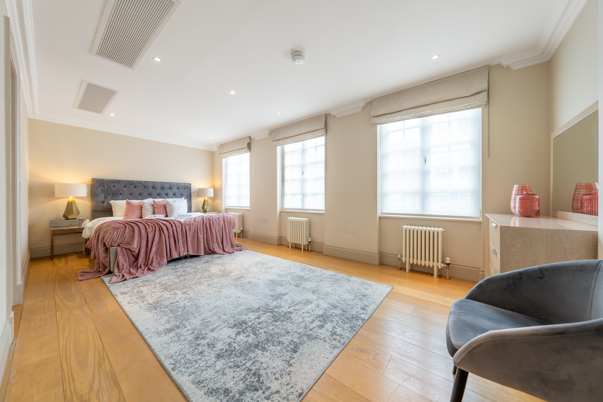 Charming Home in the heart of Mayfair view 4