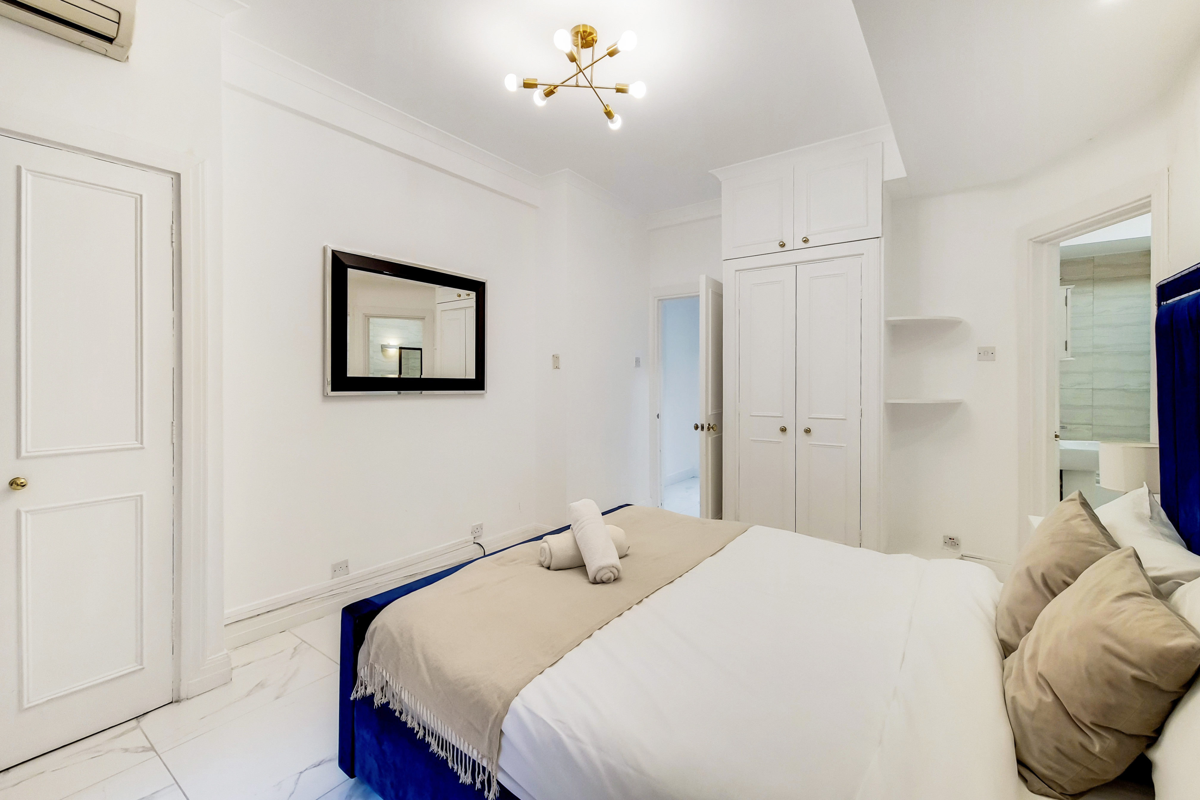 Spacious Knightsbridge Apartment Near Harrods view 2