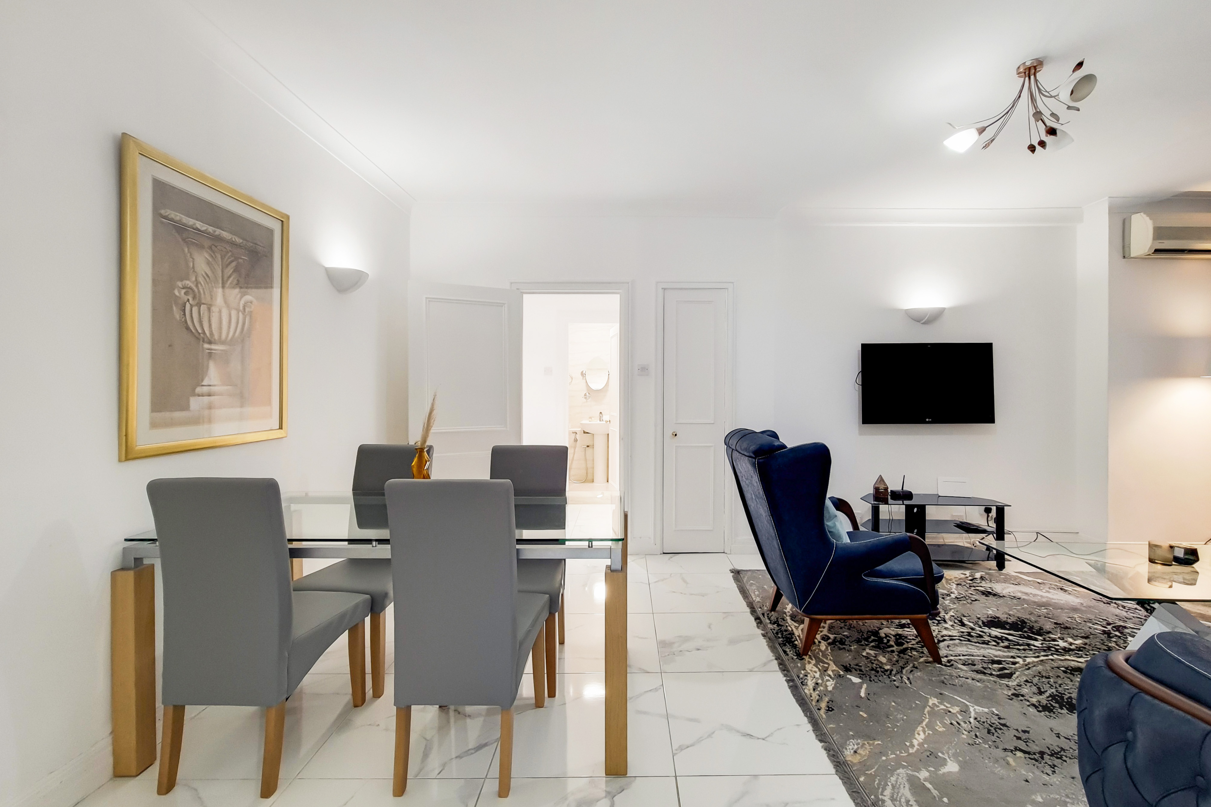 Spacious Knightsbridge Apartment Near Harrods view 4